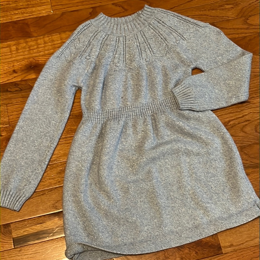 And icy blue dress!!